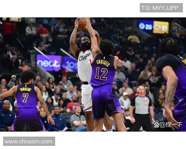 2017年NBA季后赛开拓者对阵快船的精彩对决回顾与分析 2017年NBA季后赛开拓者对阵快船的精彩对决回顾与分析