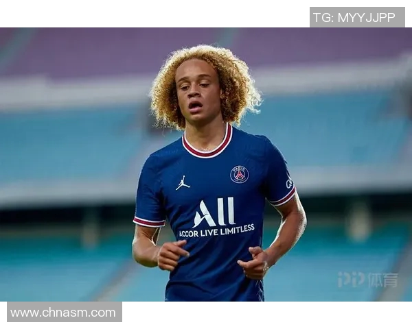 哈维西蒙斯：从青年才俊到足坛新星的成长之路与未来展望