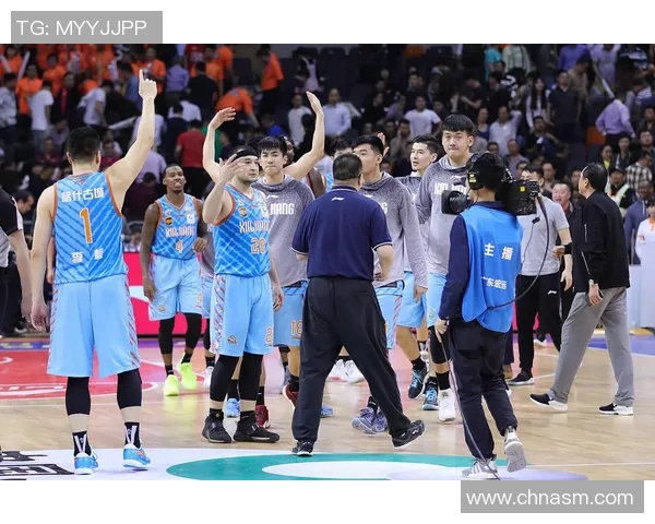 广厦与新疆激战全场精彩录像回顾赛季巅峰对决不容错过 广厦与新疆激战全场精彩录像回顾赛季巅峰对决不容错过